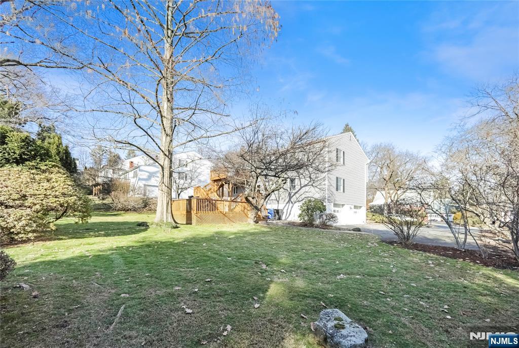 68 Colgate Avenue Paramus, NJ 07652 - Photo 3 of 11