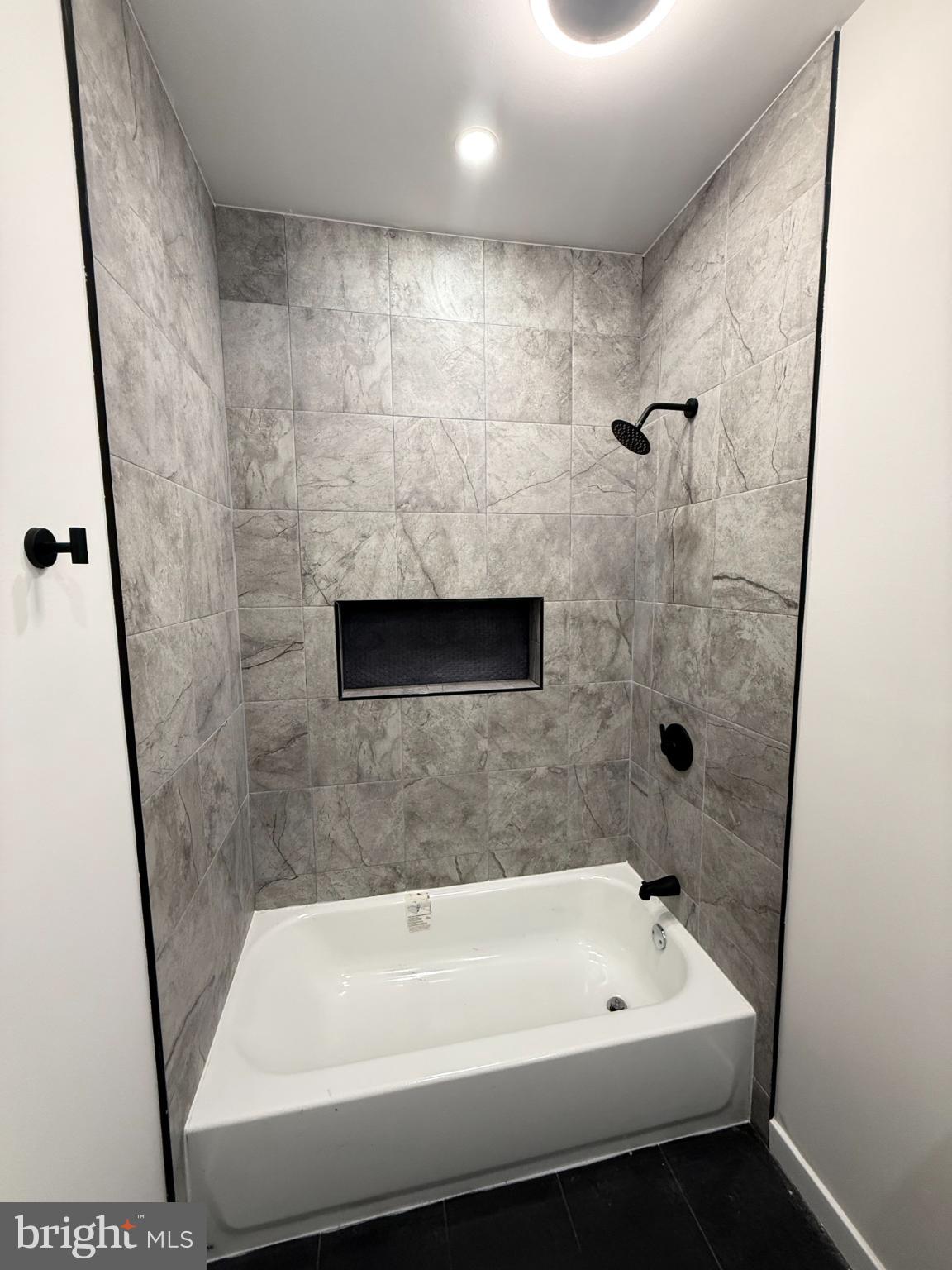 4539 North 18th Street Philadelphia, PA 19140 - Photo 20 of 25 a bathroom with a bathtub