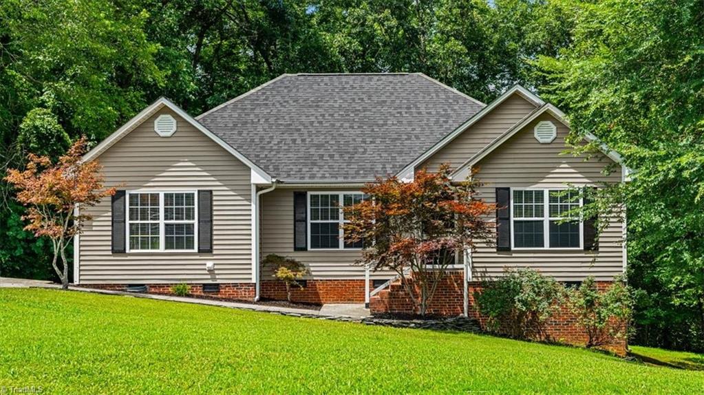 311 Ridgeland Drive High Point, NC 27262 - Photo 1 of 42 Gallery Image 1