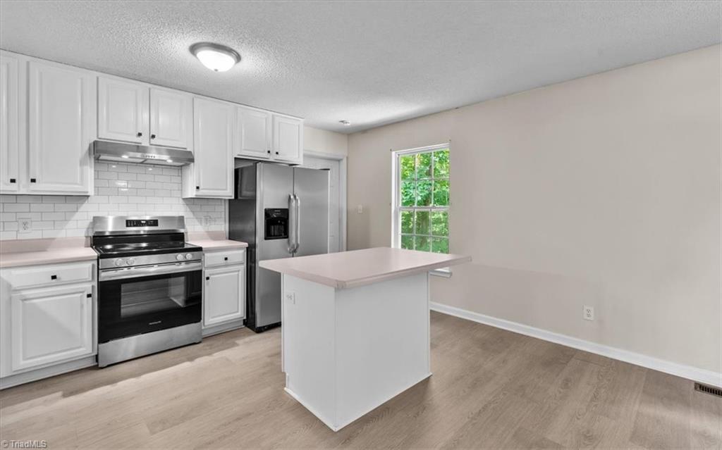 311 Ridgeland Drive High Point, NC 27262 - Photo 12 of 42 Kitchen with island