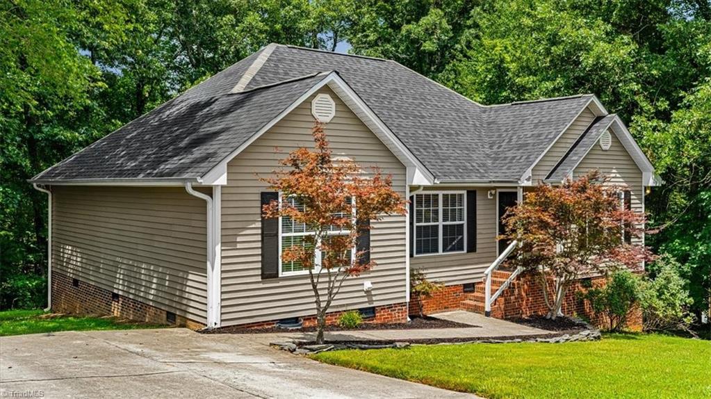 311 Ridgeland Drive High Point, NC 27262 - Photo 3 of 42 Gallery Image 3