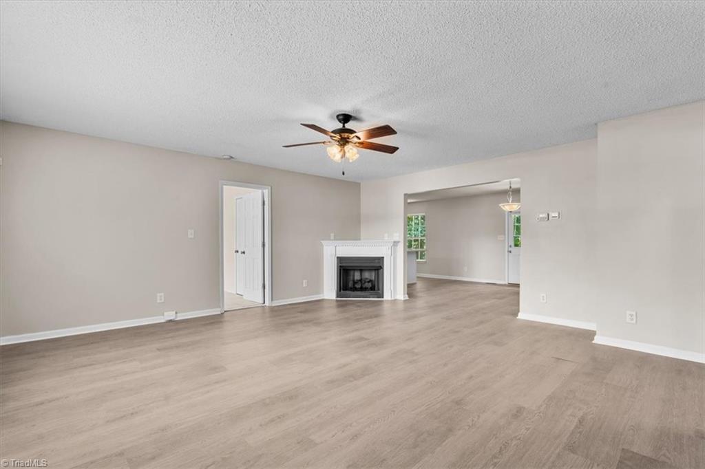 311 Ridgeland Drive High Point, NC 27262 - Photo 4 of 42 Living room