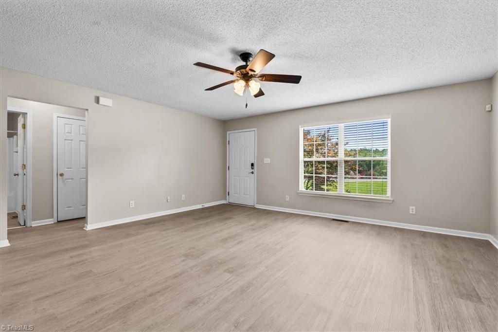 311 Ridgeland Drive High Point, NC 27262 - Photo 6 of 42 Living room