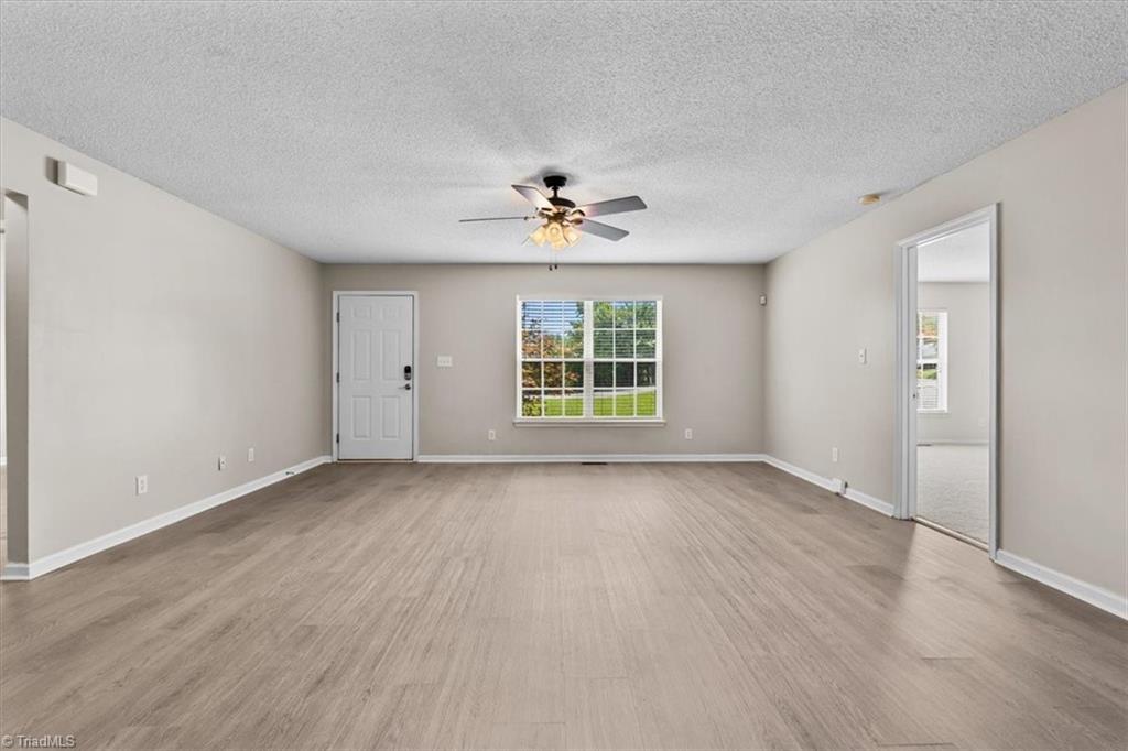 311 Ridgeland Drive High Point, NC 27262 - Photo 7 of 42 Living room