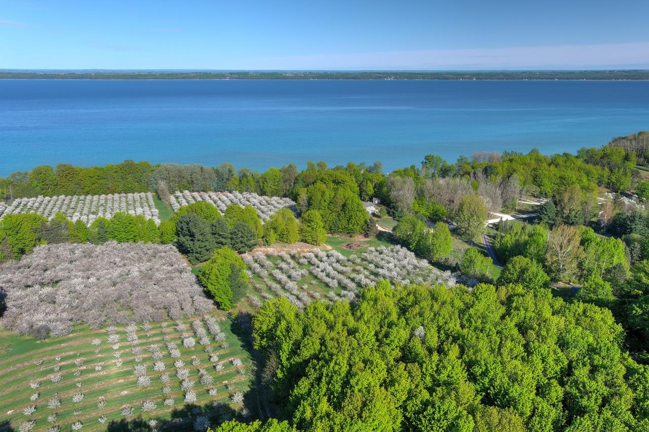 South Lee Point Road Suttons Bay, MI 49682 - Photo 26 of 28