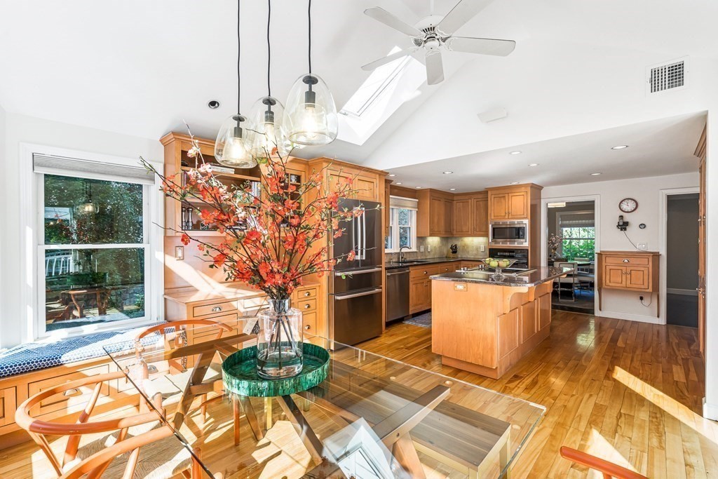 17 Putney Road Wellesley, MA 02481 - Photo 12 of 35
