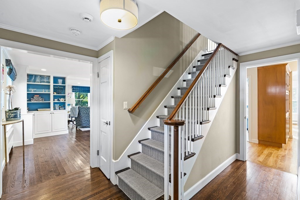 17 Putney Road Wellesley, MA 02481 - Photo 3 of 35