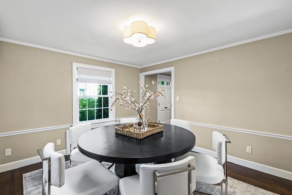 17 Putney Road Wellesley, MA 02481 - Photo 4 of 35