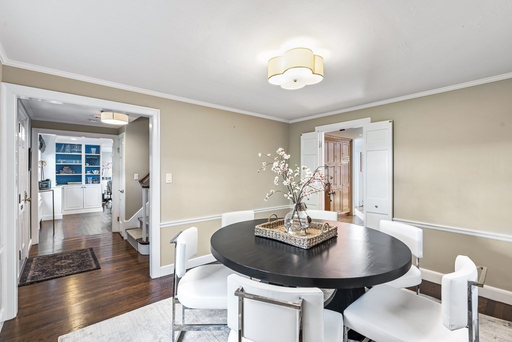 17 Putney Road Wellesley, MA 02481 - Photo 5 of 35