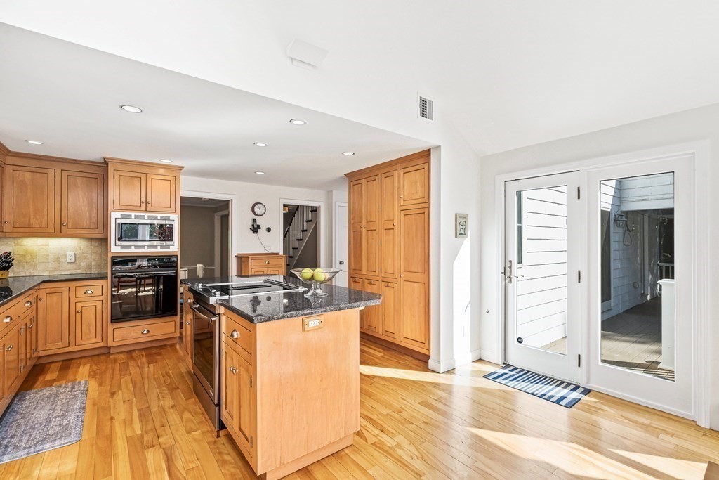 17 Putney Road Wellesley, MA 02481 - Photo 9 of 35
