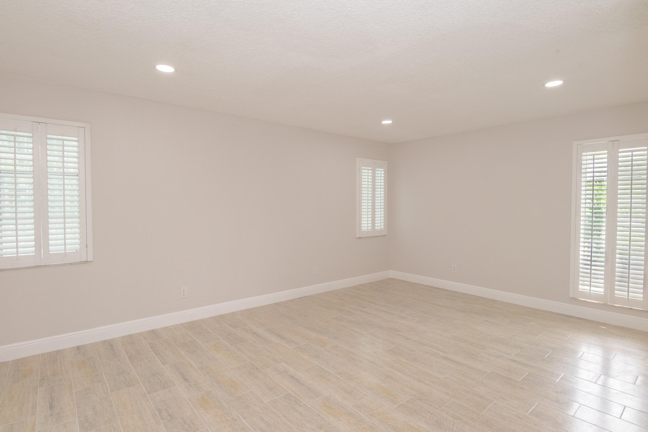 3441 Southeast Court Drive Stuart, FL 34997 - Photo 30 of 46 an empty room with windows