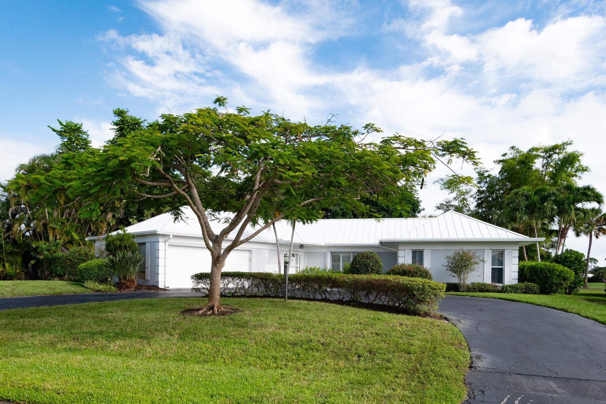 3441 Southeast Court Drive Stuart, FL 34997 - Photo 3 of 46 a view of a house with garden and a tree