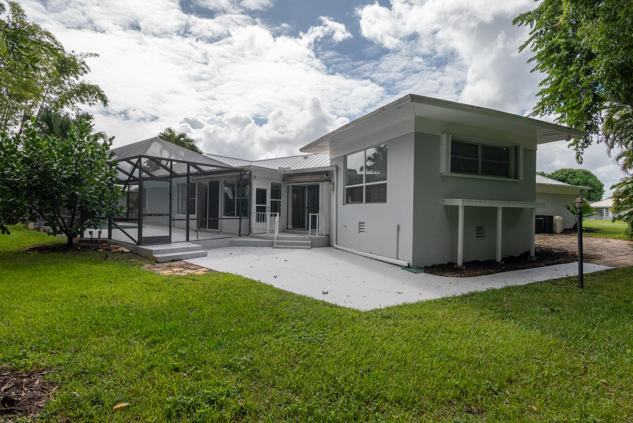 3441 Southeast Court Drive Stuart, FL 34997 - Photo 41 of 46 a view of a house with a yard and sitting area