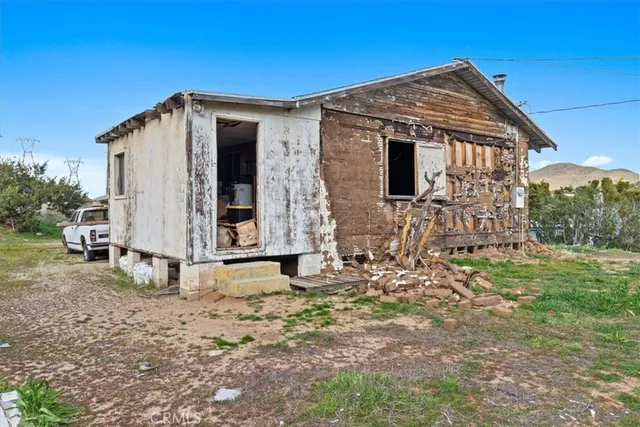 $275,000 | 32301 Angeles Forest Highway, Palmdale, CA 93550