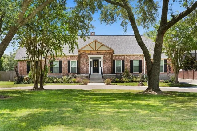 $525,000 | 20 Timberly Drive, Lake Charles, LA 70605