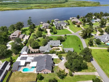 $525,000 | 20 Timberly Drive, Lake Charles, LA 70605