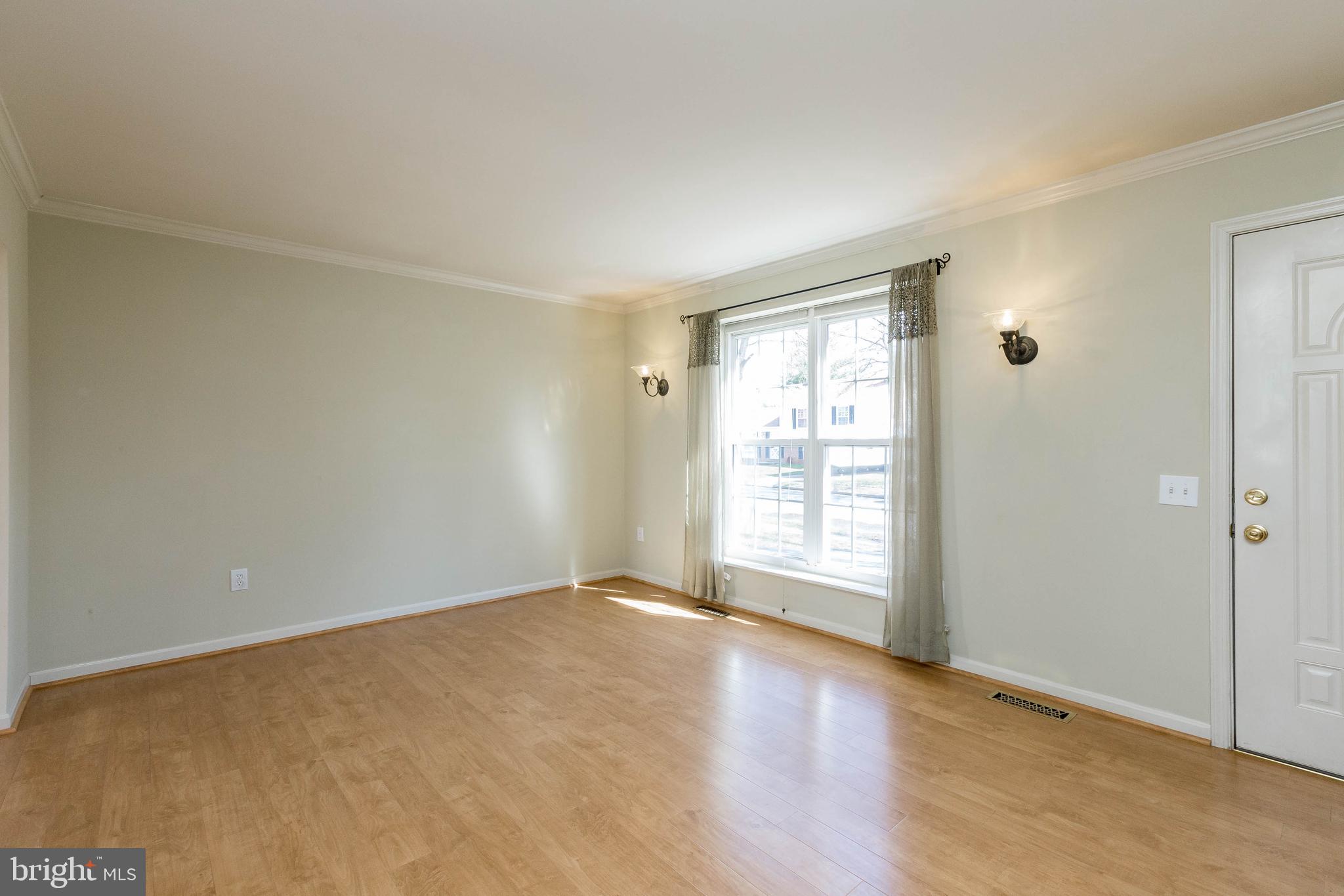 105 Applecreek Road Frederick, MD 21702 - Photo 5 of 45 Living Room