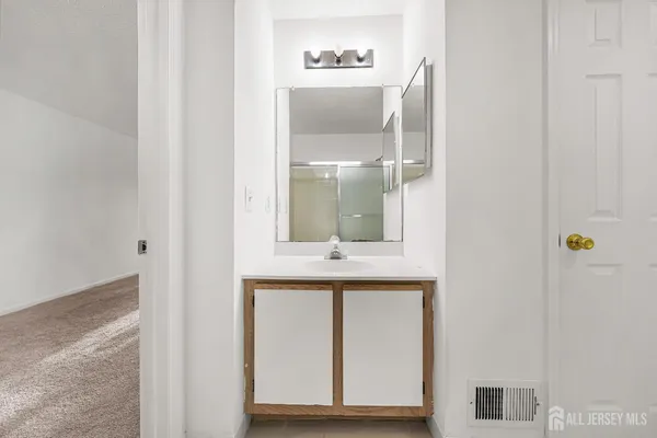 $2,650 | 107 Prestwick Way, Edison, NJ 08820