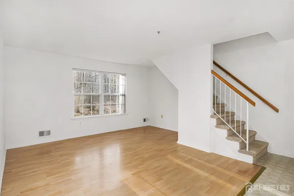 $2,650 | 107 Prestwick Way, Edison, NJ 08820