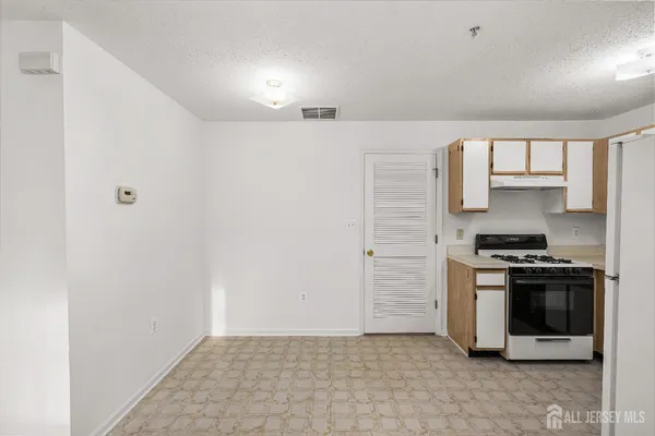 $2,650 | 107 Prestwick Way, Edison, NJ 08820