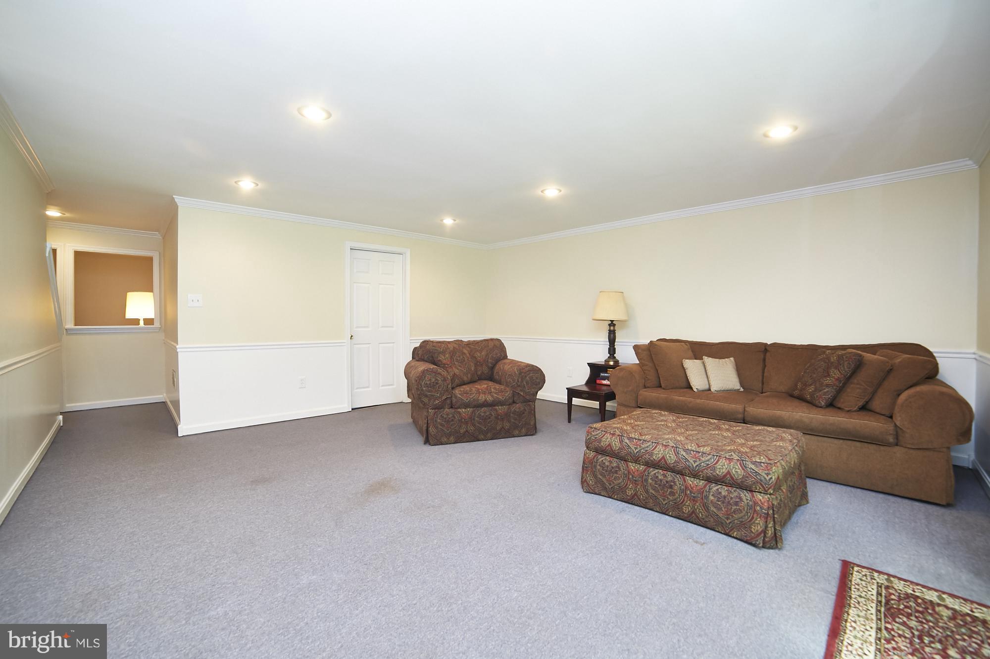 3960 Forest Valley Road Baltimore, MD 21234 - Photo 24 of 29 Family Room