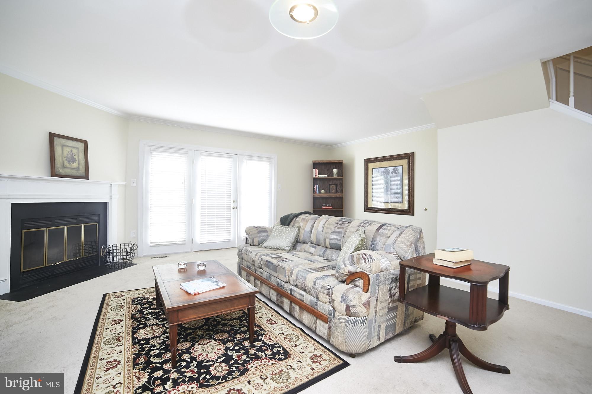 3960 Forest Valley Road Baltimore, MD 21234 - Photo 6 of 29 Living Room