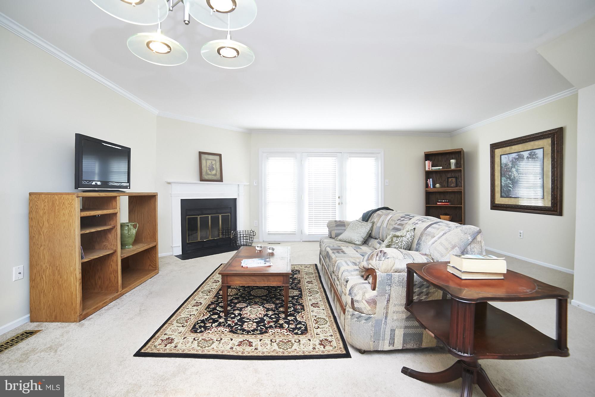 3960 Forest Valley Road Baltimore, MD 21234 - Photo 7 of 29 Living Room