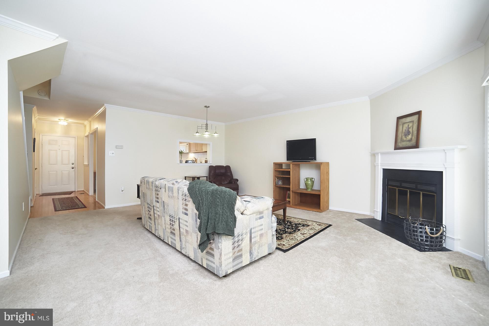 3960 Forest Valley Road Baltimore, MD 21234 - Photo 10 of 29 Living Room