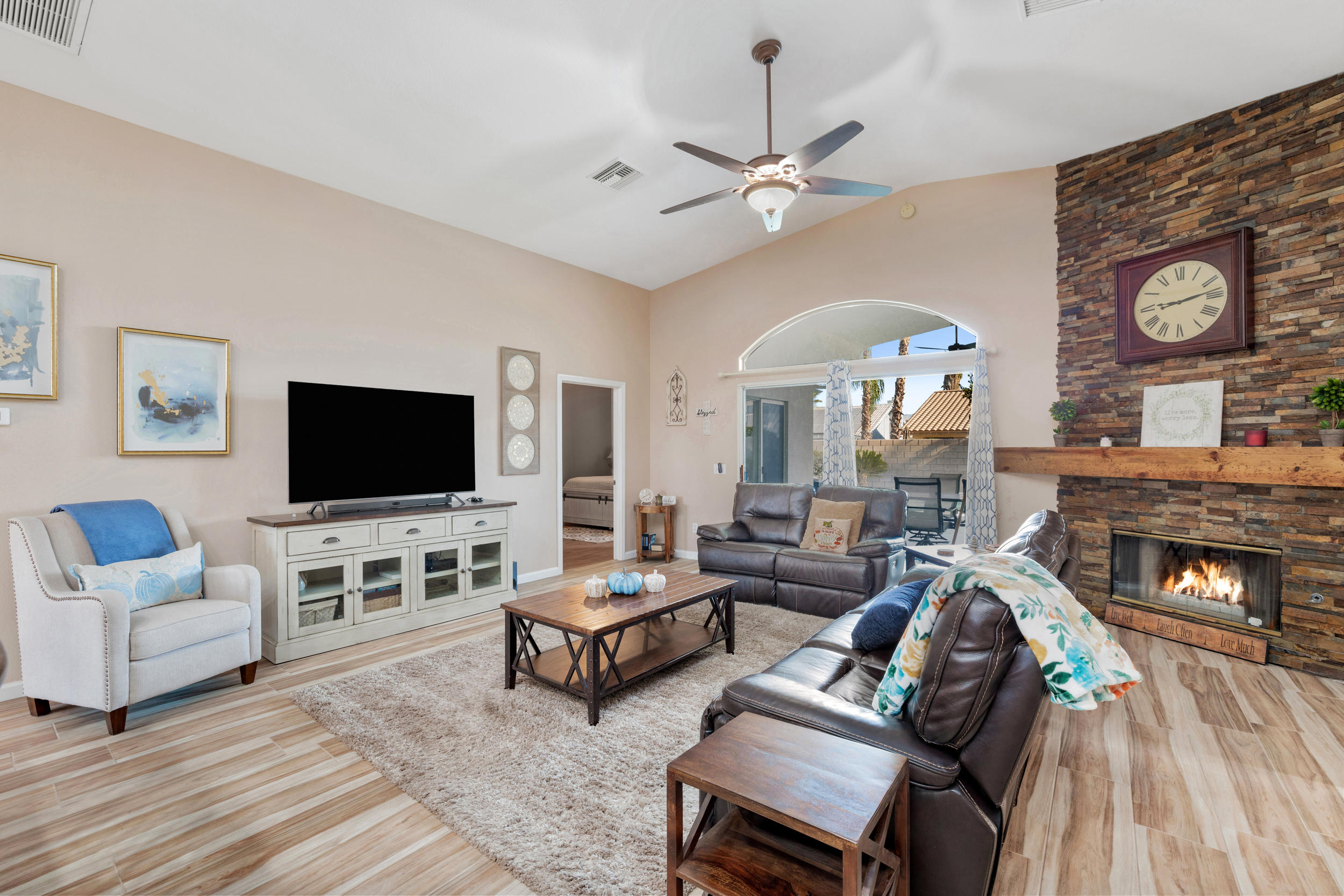 68694 Durango Road Cathedral City, CA 92234 - Photo 15 of 45 living room