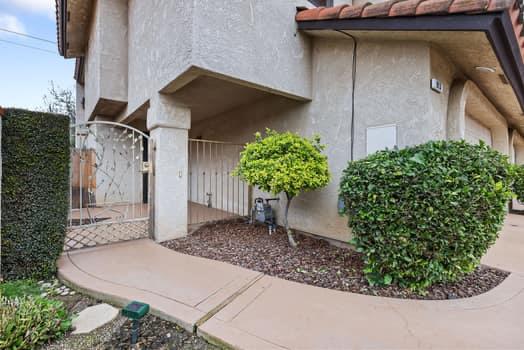 913 Valley Way Madera, CA 93637 - Photo 4 of 39 a front view of a house with garden