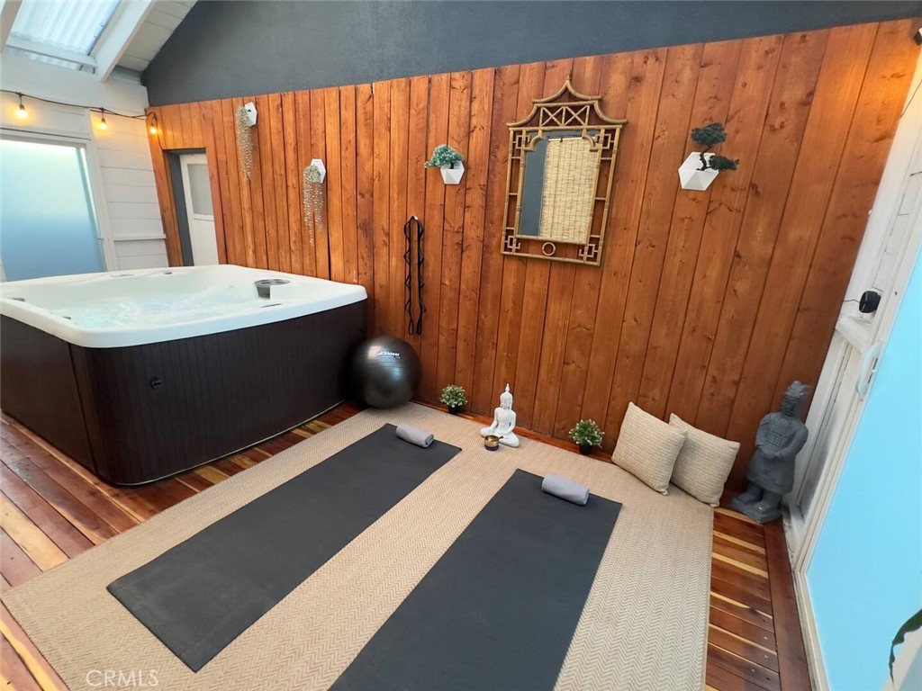 12280 Caladre Avenue Downey, CA 90242 - Photo 12 of 15 a balcony with table and chairs