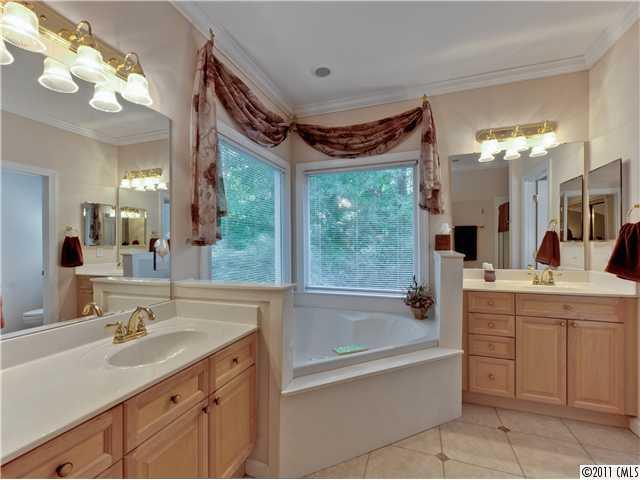 3529 Rhett Butler Place Charlotte, NC 28270 - Photo 10 of 14