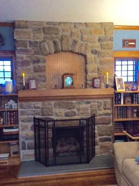 601 3rd Butler, PA 16001 - Photo 7 of 21 Living Room.