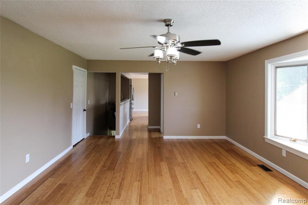10250 County Line Road Ortonville, MI 48462 - Photo 20 of 41
