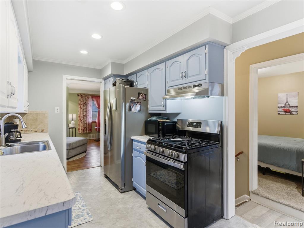 8878 Merriman Road Livonia, MI 48150 - Photo 10 of 36 Gallery Image 10