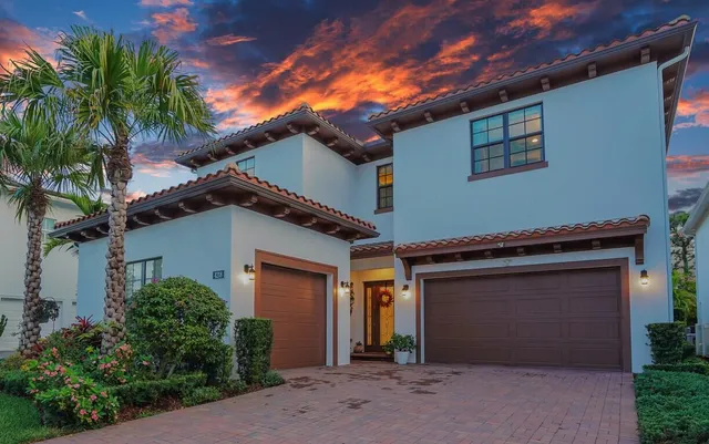 a picture of a bench and a cabinet