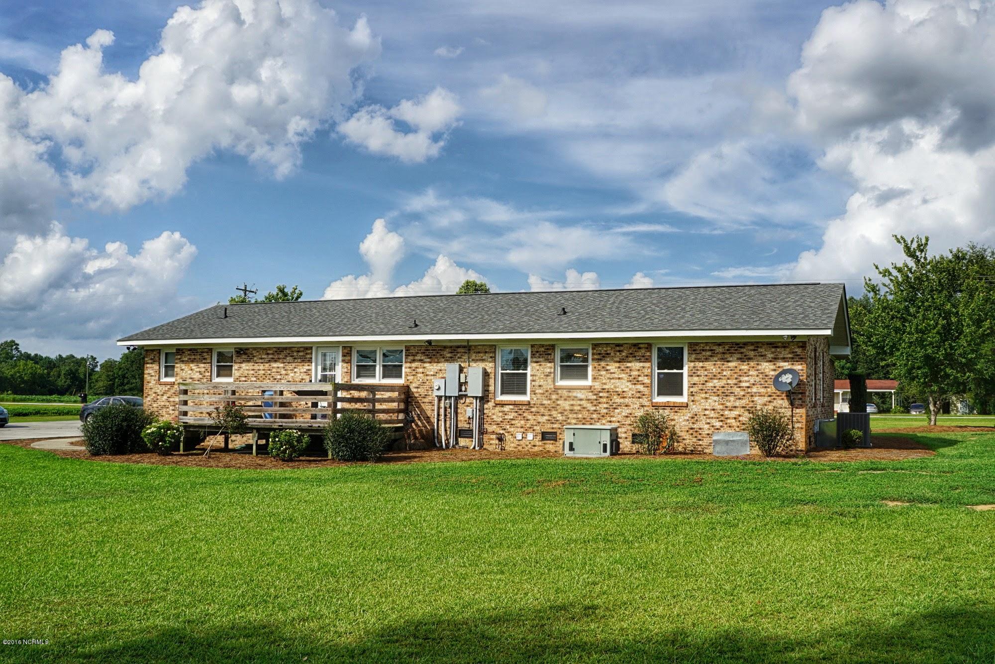 2652 Rosindale backyard