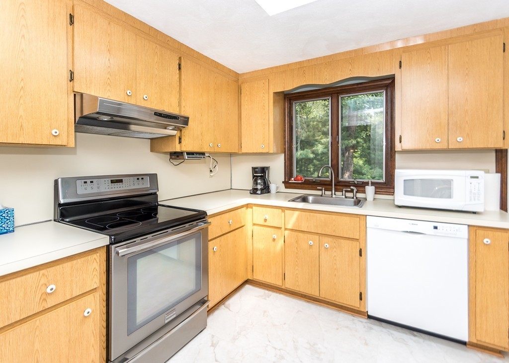 378 Treble Cove Road Billerica, MA 01862 - Photo 9 of 30