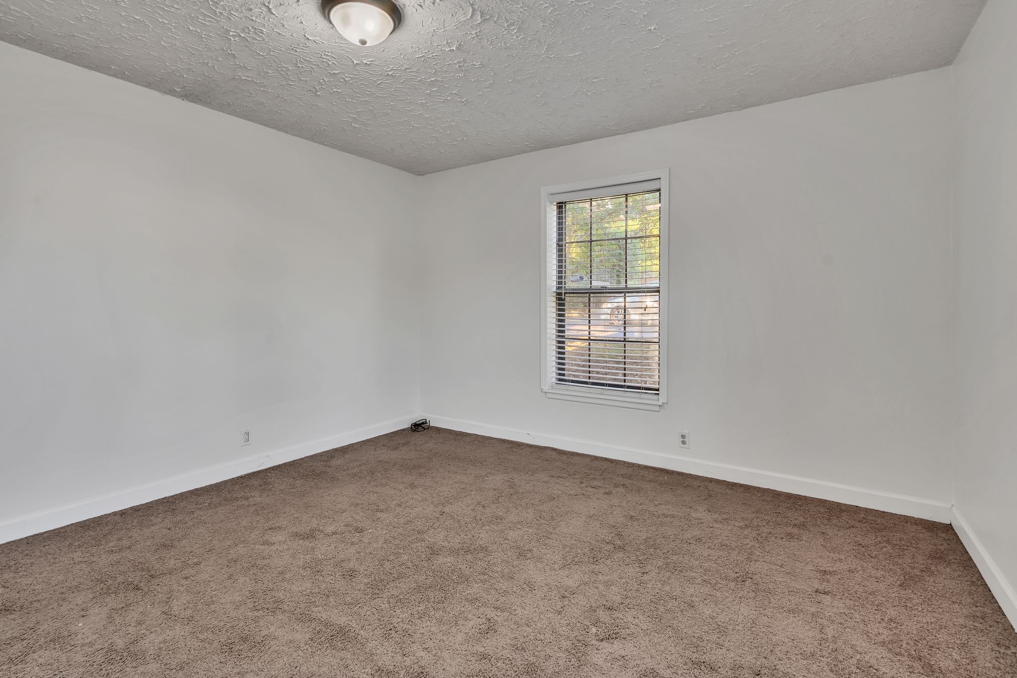 2116 Hobbs Road, Unit M16 Nashville, TN 37215 - Photo 18 of 24 an empty room with windows