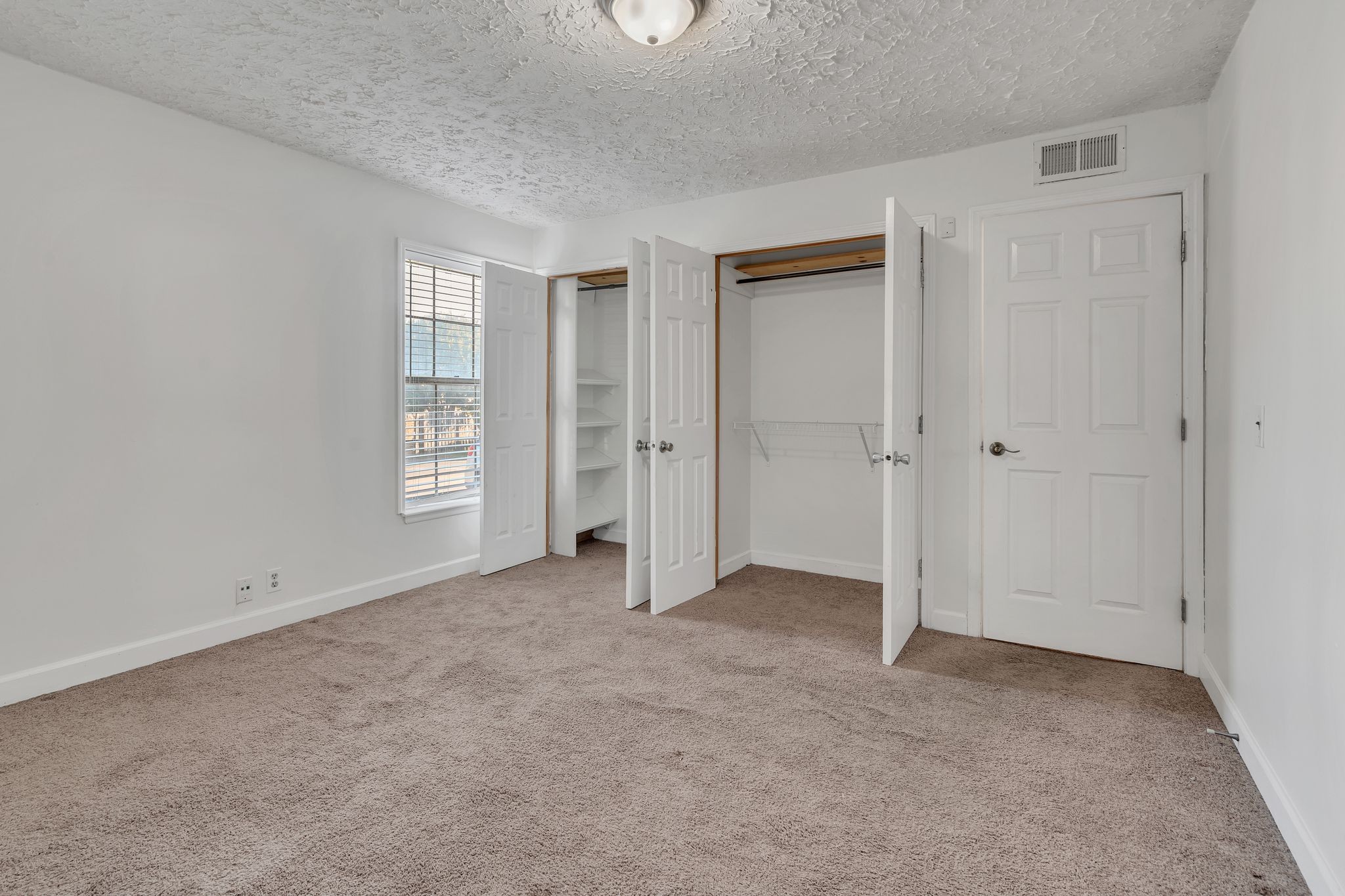 2116 Hobbs Road, Unit M16 Nashville, TN 37215 - Photo 19 of 24 an empty room with windows