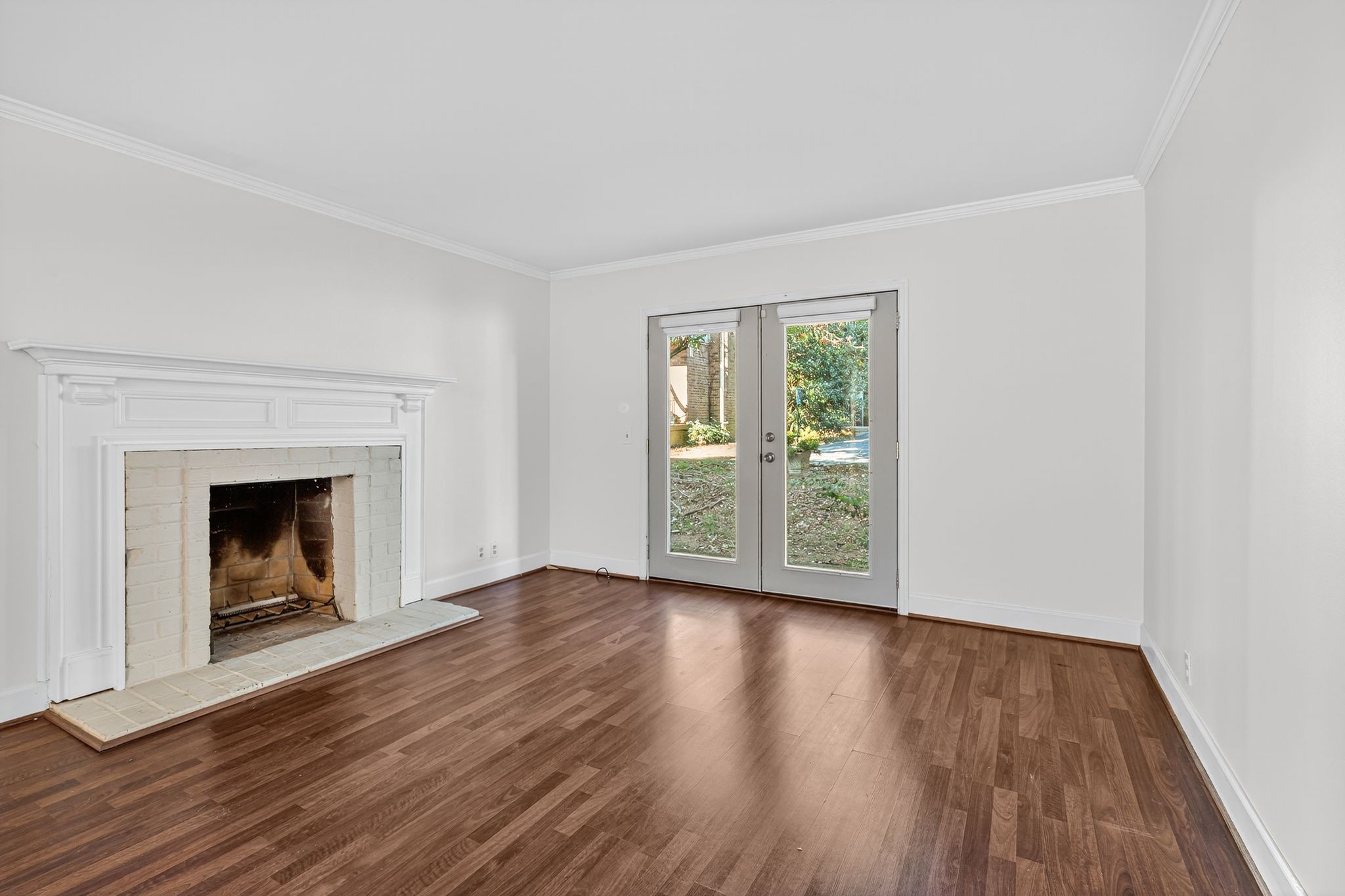 2116 Hobbs Road, Unit M16 Nashville, TN 37215 - Photo 2 of 24 a view of an empty room with wooden floor a fireplace and a window