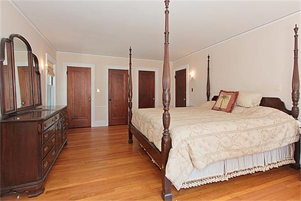 8 Hillcrest Road Belmont, MA 02478 - Photo 14 of 28 Gallery Image 14