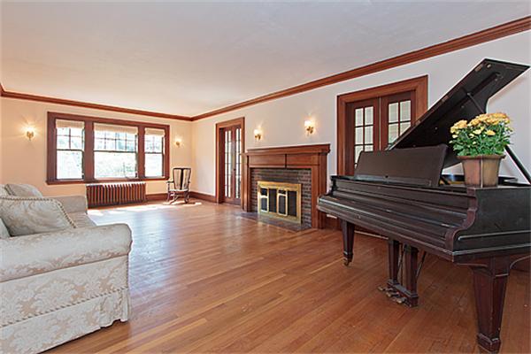 8 Hillcrest Road Belmont, MA 02478 - Photo 5 of 28 Gallery Image 5