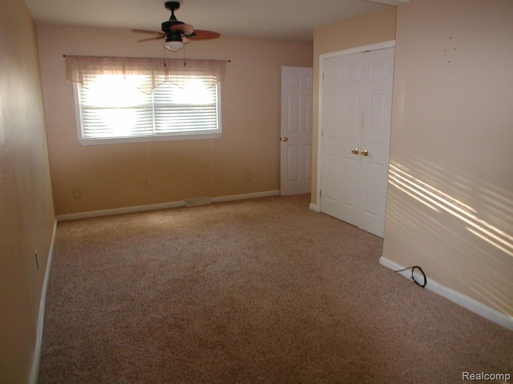 6460 Pardee Road Taylor, MI 48180 - Photo 12 of 16 DSCN4102.jpg