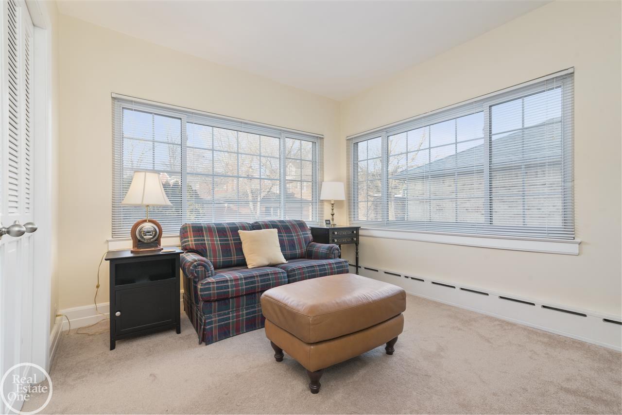 925-27 Harcourt Road Grosse Pointe, MI 48230 - Photo 14 of 40 50003922-13.JPG