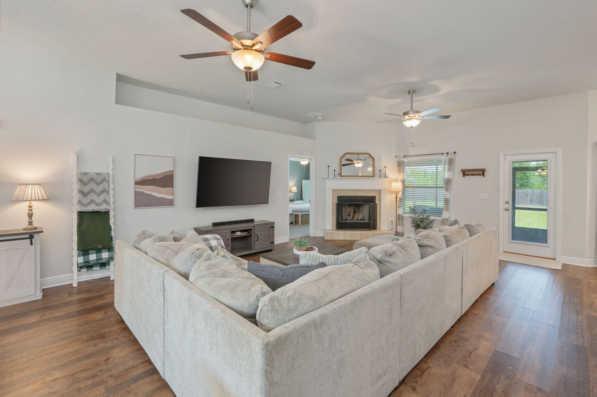 5488 South A Jones Road Milton, FL 32583 - Photo 9 of 51 Livingroom