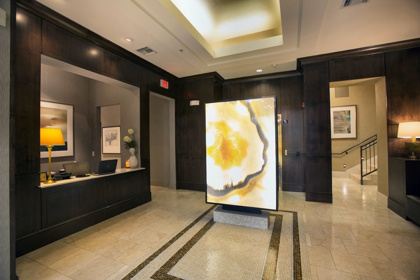 2929 Westheimer Road, Unit 615 Houston, TX 77098 - Photo 5 of 12 Professional Concierge Services & Package Acceptance
