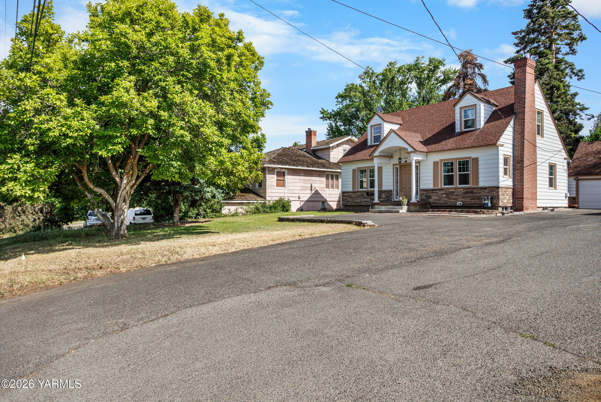 3206 Summitview Avenue Yakima, WA 98902 - Photo 35 of 48 Front