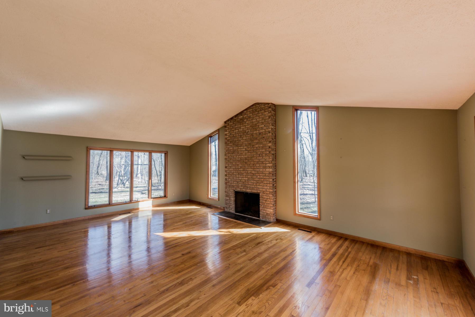 669 Gaither Road Sykesville, MD 21784 - Photo 2 of 30 Living Room