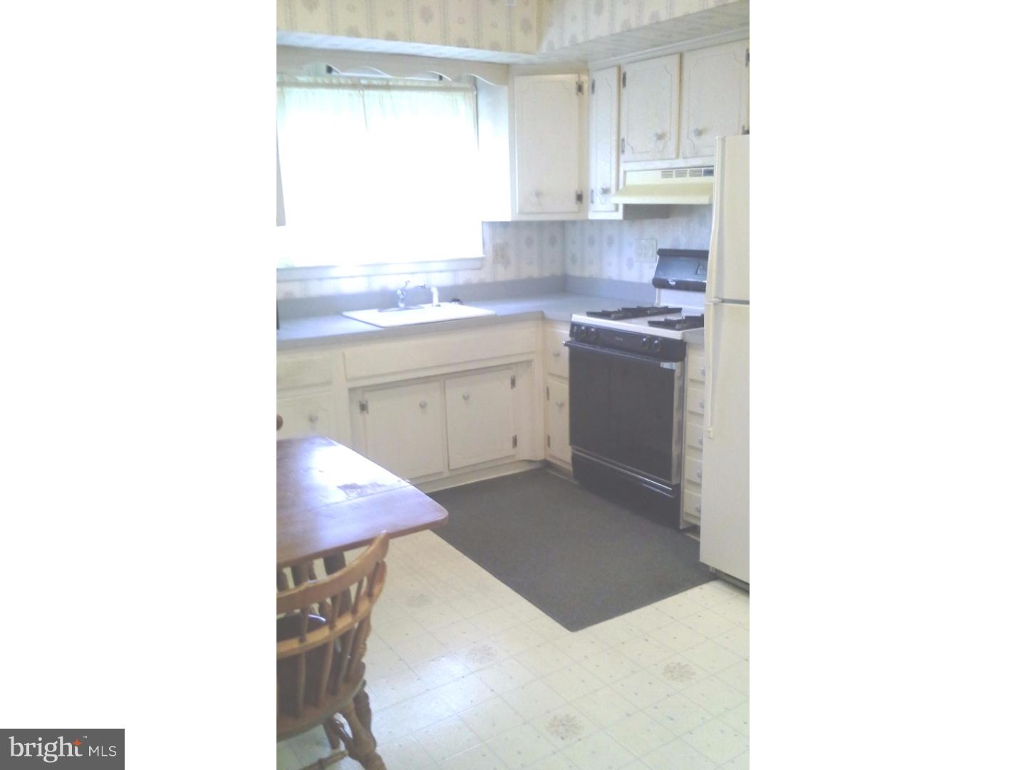 9966 Sandy Road Philadelphia, PA 19115 - Photo 7 of 10 Kitchen